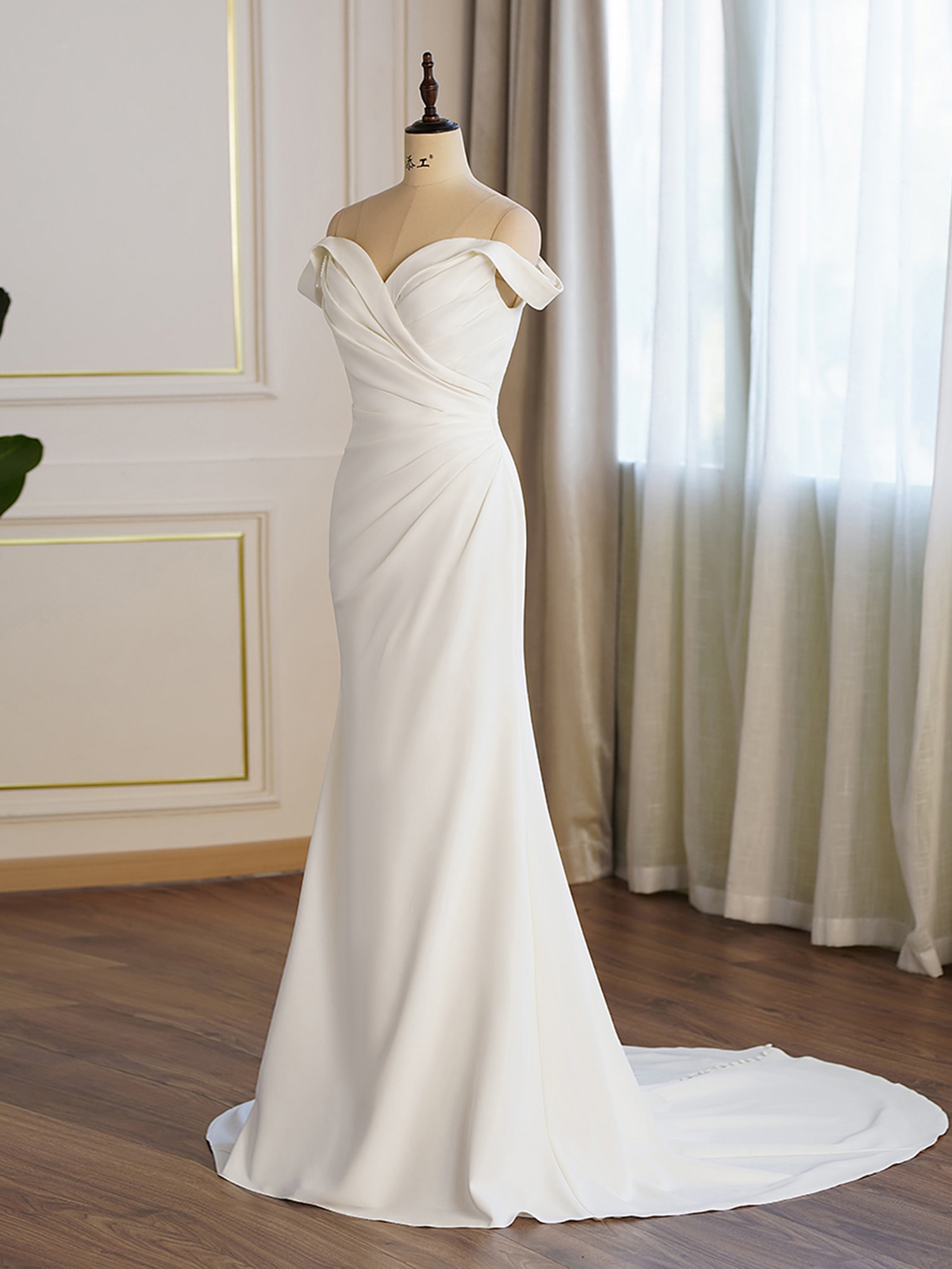Bride in a tulle princess ballgown wedding dress